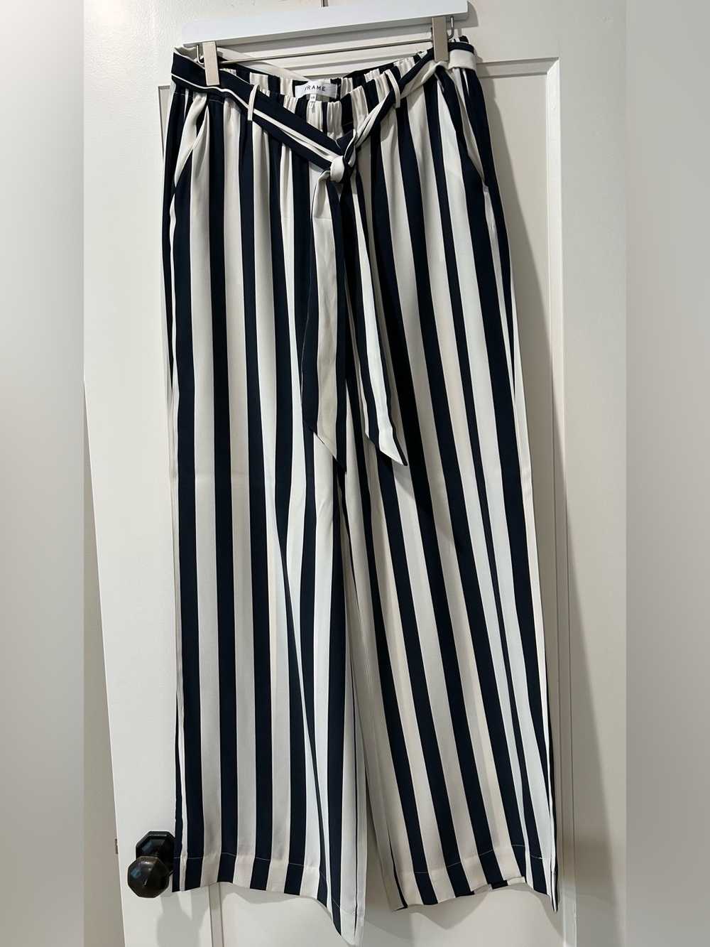 FRAME Silk Navy/Cream Wide Leg Belted Pants Size L - Picture 3 of 7